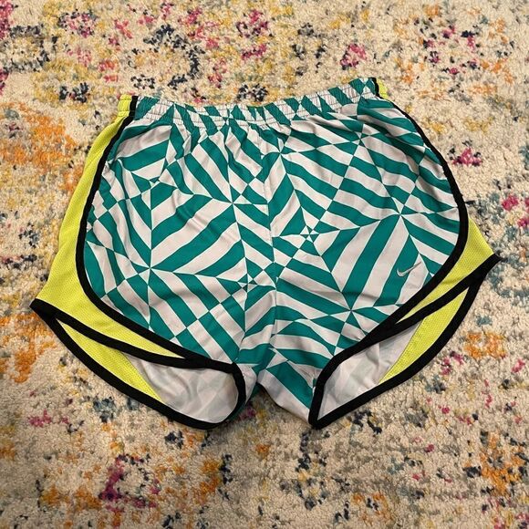 Nike Pants - Dri-fit Nike shorts size S